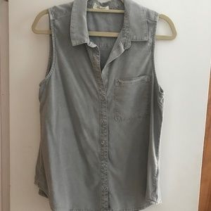 Bella Dahl gray sleeveless button down top